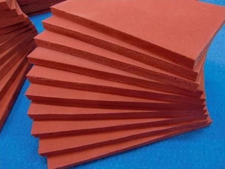 Strato della spugna della schiuma del silicone dello strato della schiuma della gomma di silicone nella morbidezza termoresistente ad alta temperatura dei rotoli